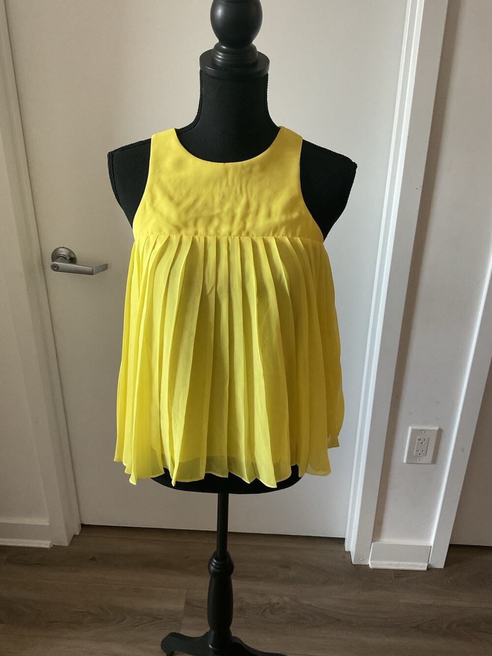 Amanda Uprichard Yellow Pleated Babydoll Tank Top chiffon Sleeveless Blouse SZ S